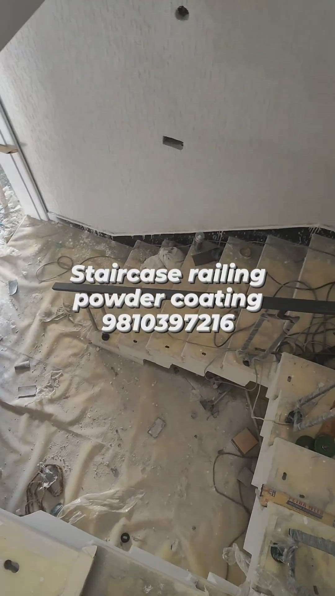 Staircase railing powder coating design by Hibza sterling interiors pvt ltd #gatelookcraft #staircaserailing #powdercoatingrailing #railingdesing #gate #aluminiumprofilegate