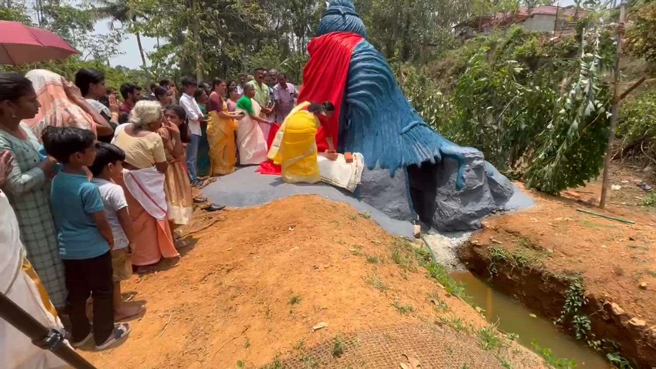 Amma unveiling SATVA Scapes Omkaranadhan at Pusthakagramam, Perumkulam, Kottarakkara  
Conceived and designed by: Prakash Varma Sculpture: Pradeep Achari 

#omkaranathan #SatvaDesign #SatvaScapes #pusthakagramam #perumkulam #sculptureart #touristdestinatiion