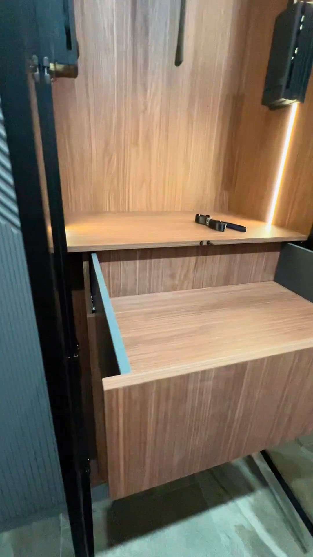 Walk in Wardrobe Dare to make this happen in your house.. Luxurious Design ✨

✨ Contact - 8319099875
#HouseConstruction #constructionsite #constructioncompany #HouseRenovation #KitchenRenovation #BathroomRenovation #duplecdesign