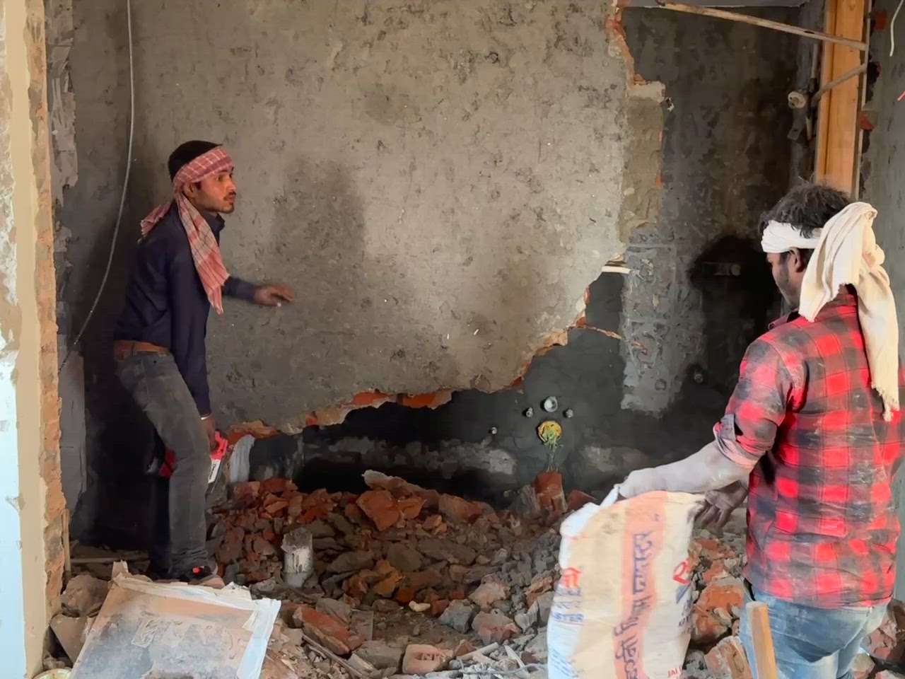 Badi wall 10 minat m kaise demolished kare 
 #CivilEngineer  #civilcontractors