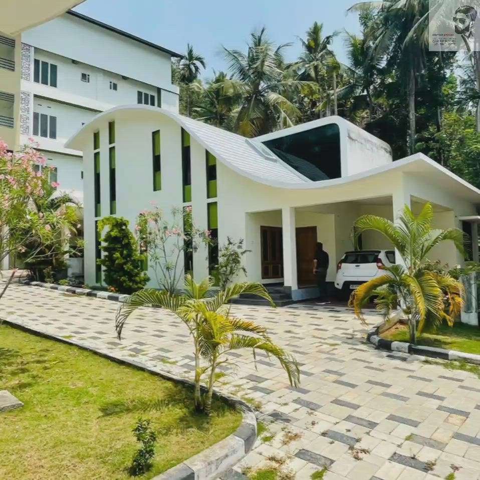 FOR SALE TRIVANDRUM  Sreekaryam  Villa / House 5.8 Cents  and 2600 Sqft . 3 Bed  attached