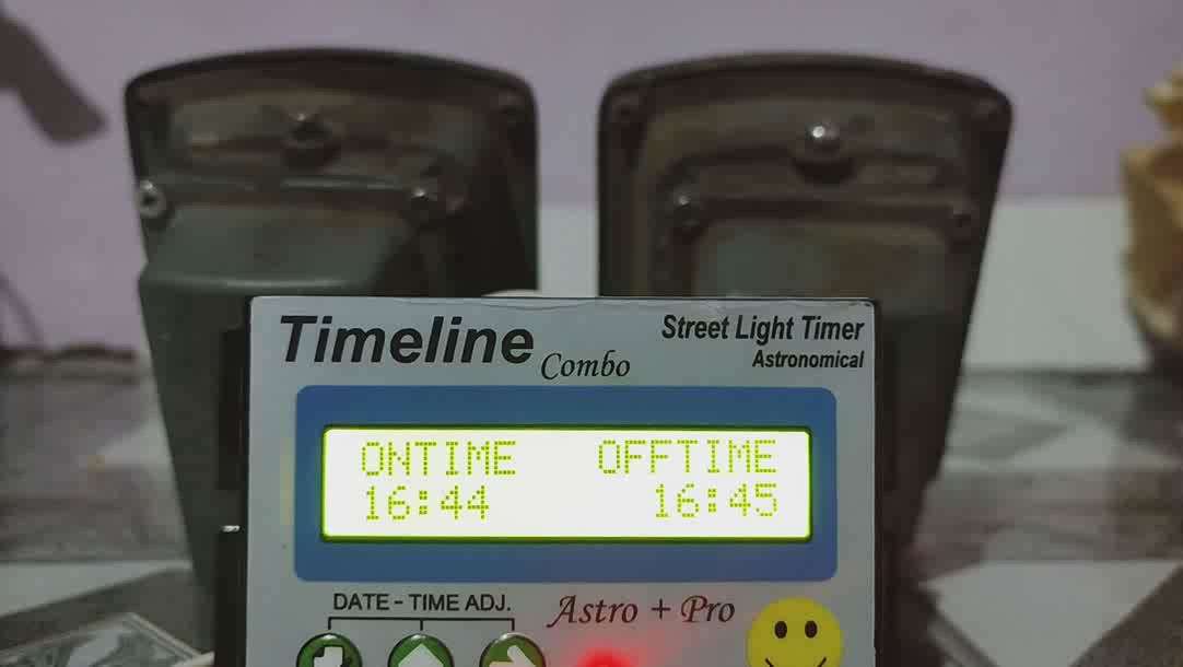 Smart automatic street light timer