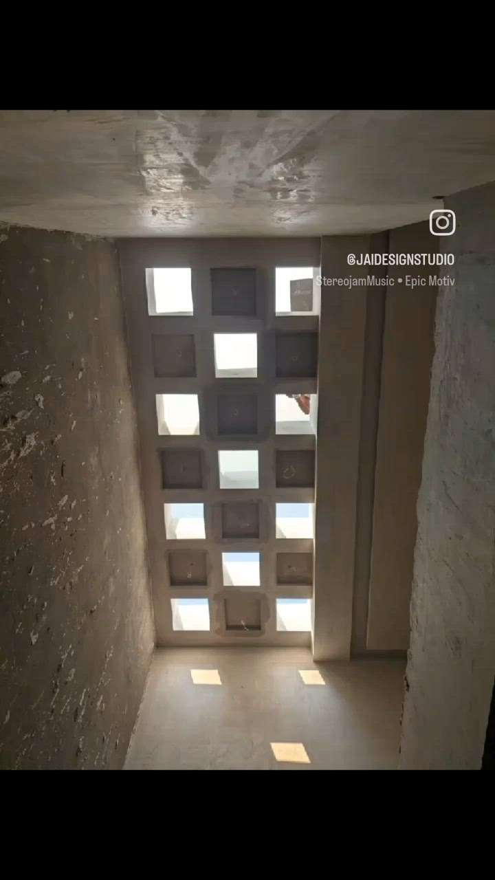 Beautiful skylight done by us !! with stone clad of gwalior mint and some artistic grass 
 #LivingroomDesigns  #naturalventilation  #stone_cladding  #stonewall  #liveedgefurniture  #artificialgrass  #arts  #LivingRoomInspiration  #instahome  #inspace