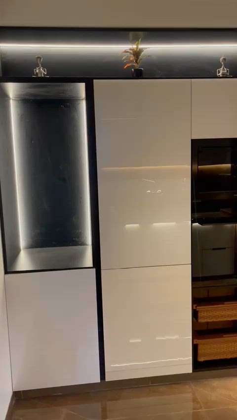 Modular Kitchen in Poli Glass Shutter  #ModularKitchen #Modularfurniture #modernarchitect