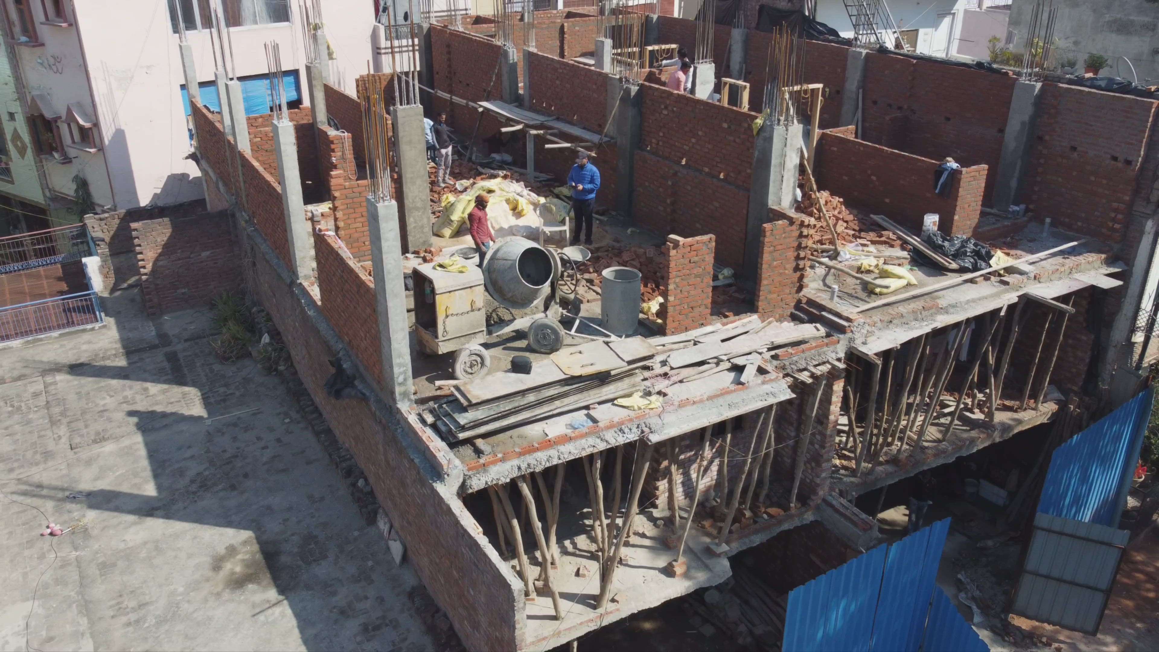Construction work at site.

#builderfloor #Brickwork #sitework #structural_design #Contractor #withmaterialconstruction #HouseConstruction #constructionsite #designtechinfrabiz #HouseDesigns