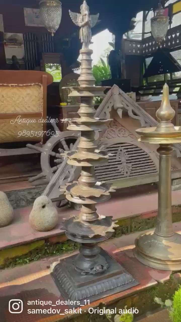 Antique brass Stambha vilakku 
######################
Weight : 70 kg
Height : 5 feet 
Metteriyal : brass 
Antique pieces 
All India delivery available 
For more information on WhatsApp no 
9895197695