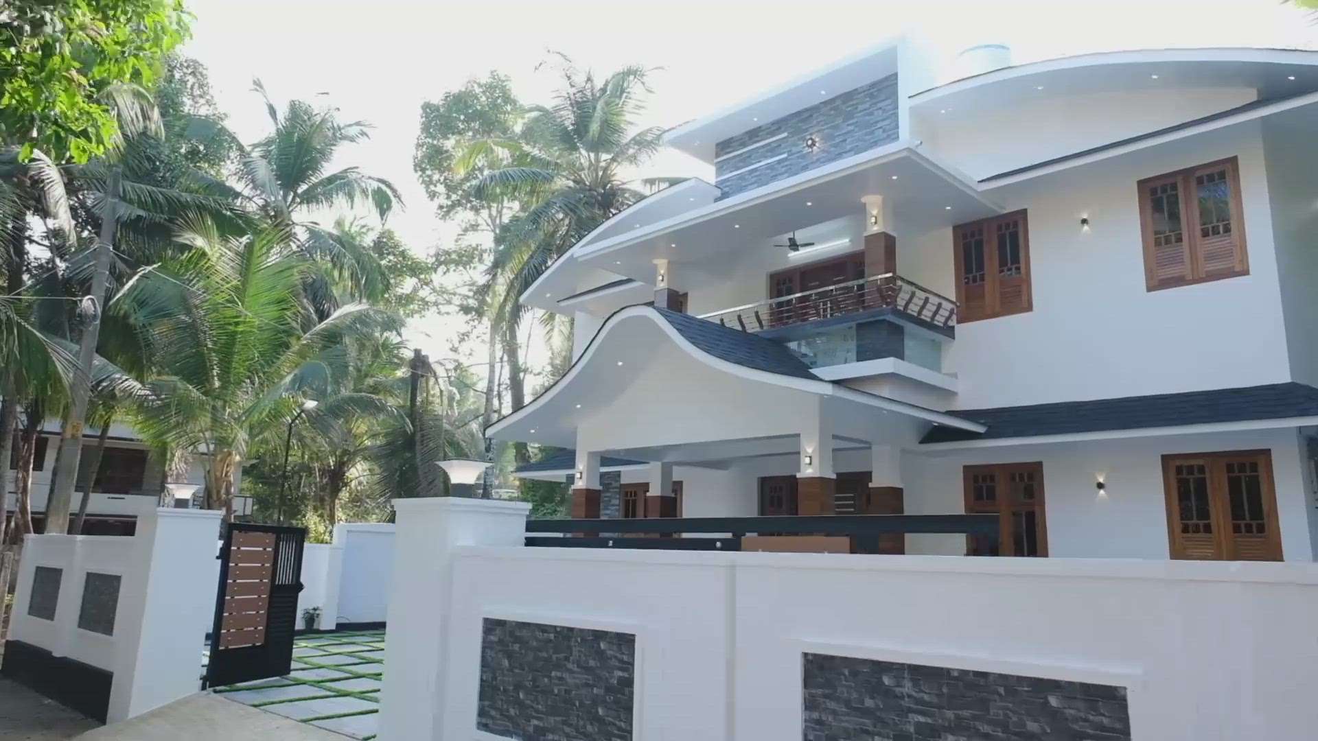 #KeralaStyleHouse #HouseDesigns 
recently completed project at Chavakkad.
2105 sqft
3bhk.