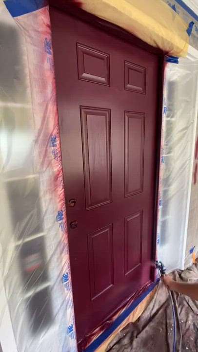Spraying A Door in place # #Door spraying painting #Home painting Airless spray painting