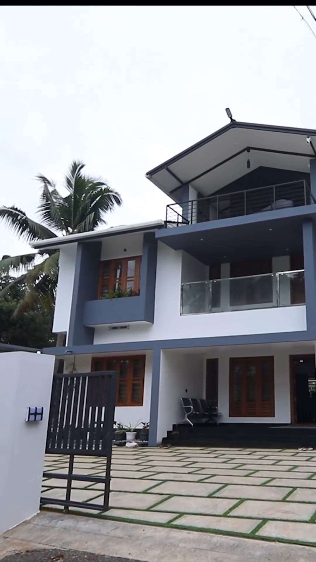 AB’s  Abode 

Project type : Residential 
Area : 2950sqft
Location : Arimbur ,Thrissur 
Status : Completed 
Other details: 4 BHK
Approx cost : 85 lkh 
Full video on YouTube

https://youtu.be/0VfbFY4i1pI

#KeralaStyleHouse #architecture_minimal #SlopingRoofHouse #IndoorPlants #SteelStaircase #atticspace #upvcwindows #SlidingWindows #LandscapeGarden