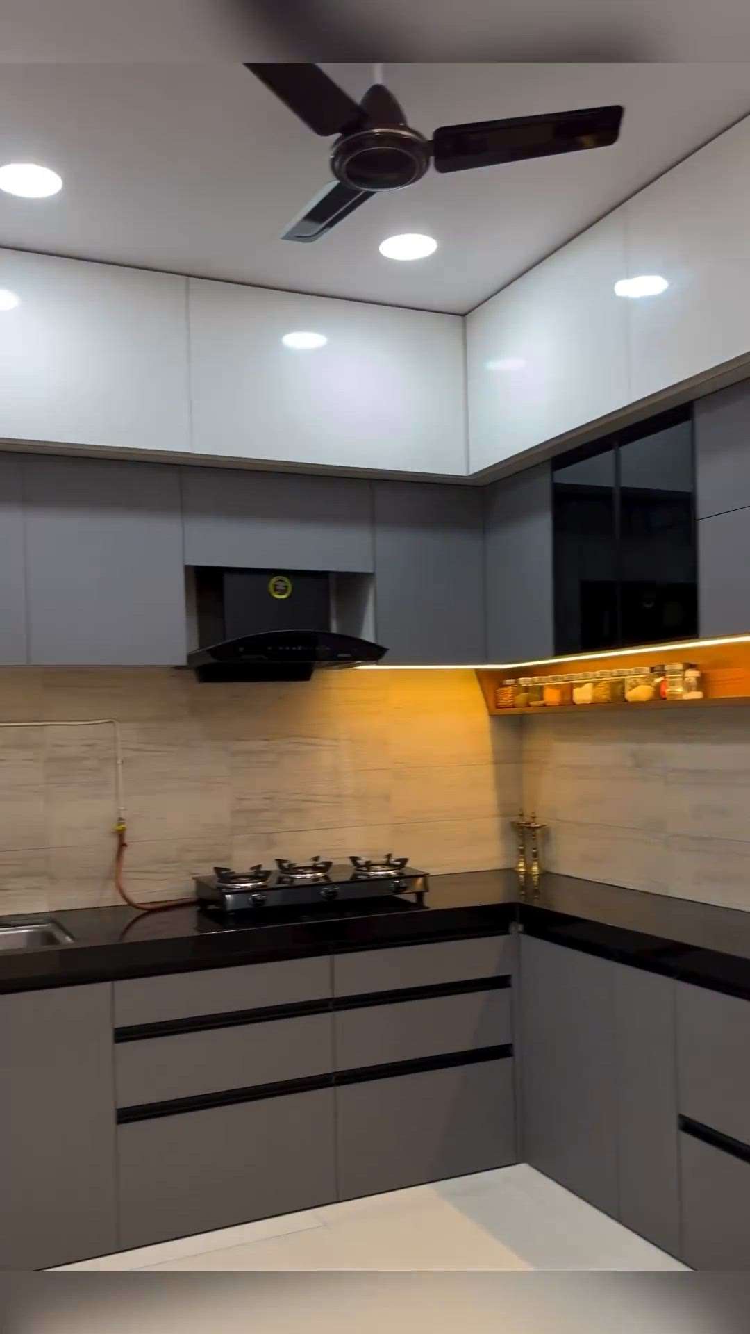 best Modular kitchen design ❤️

#InteriorDesigner  #hibainteriors  #ModularKitchen