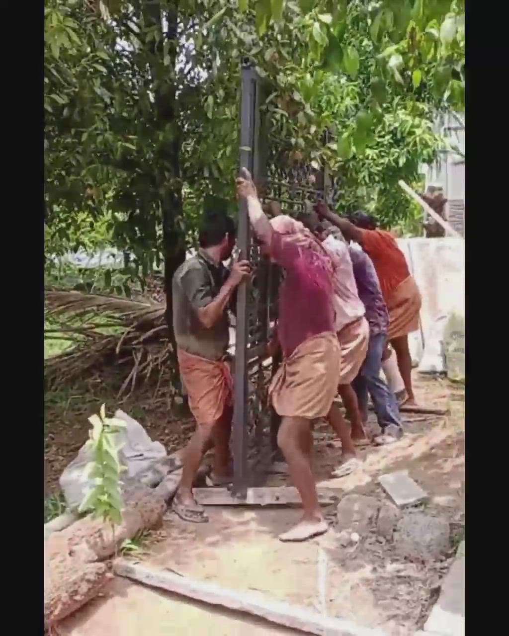 Gate fixing work  at kombidy site.
Takecare construction 
Engineer&Contractors #Contractor  #HouseConstruction #compoundwall #HouseDesigns #homesweethome #himedesign  #cotractors #Thrissur #buildersinkerala