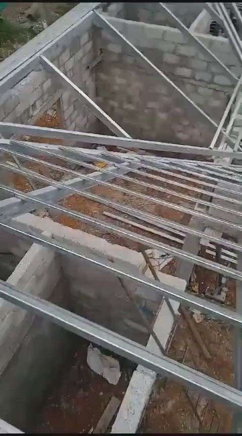 Nalukettu veedu.
steel truss work
#KeralaStyleHouse #keralatraditional #keralahomeplans #Nalukettu #nalukettuarchitecturestyle #nalukettuhouseplan #roofing#steelroof#trusswork