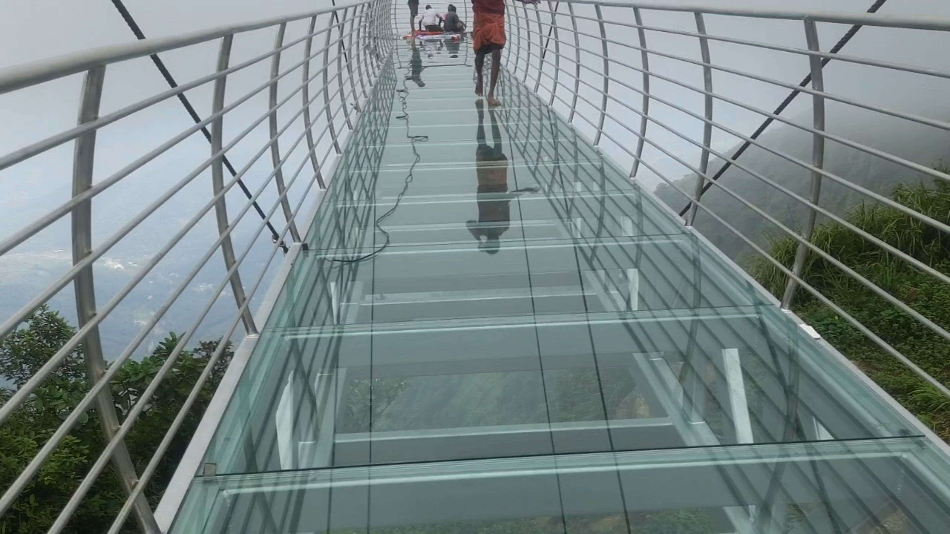 #glassbridge
#vagamon 
#vagamonglassbridge
#cantileverglassbridge
#fabglassworks
#glassshop
