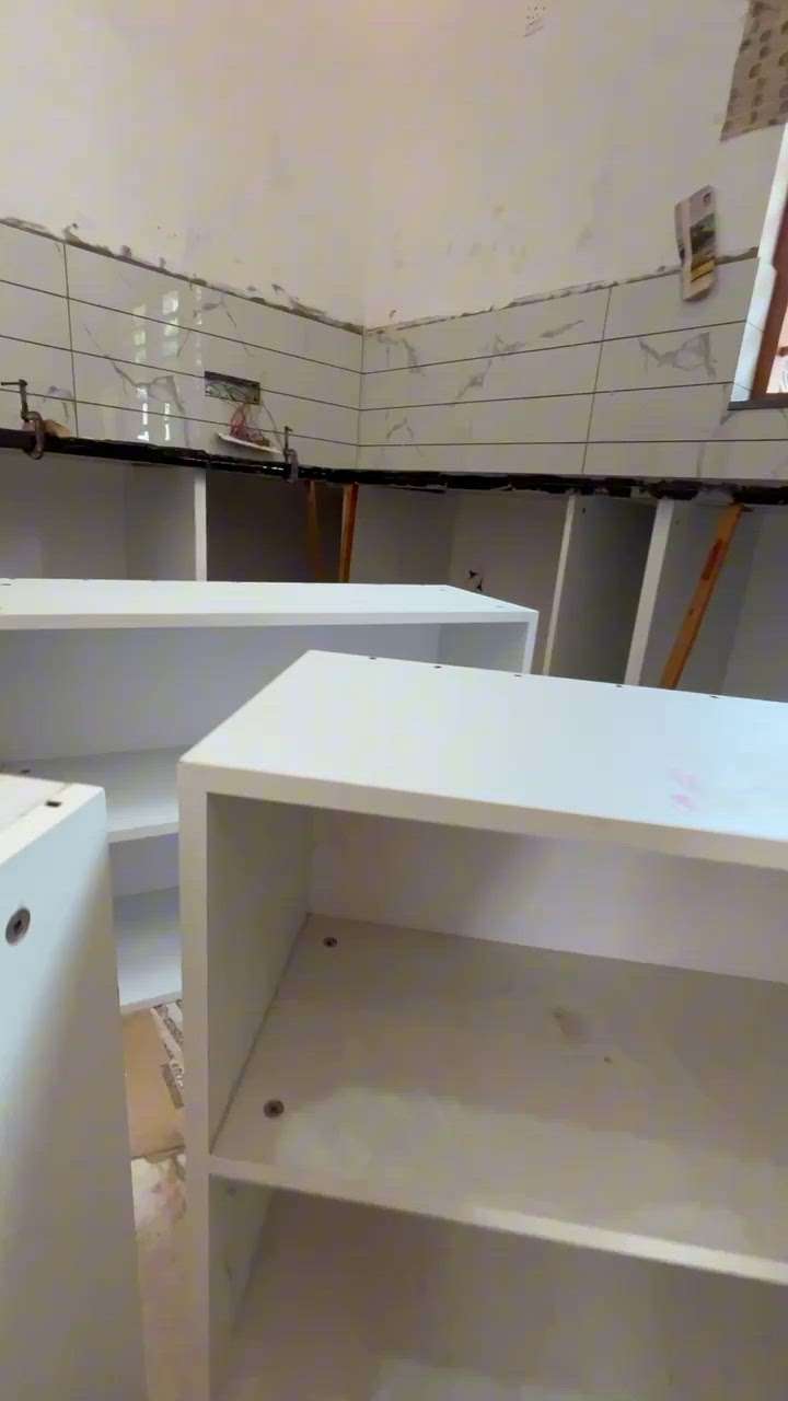 Makings Modular kitchen top box
 #InteriorDesigner  #KitchenInterior  #ModularKitchen  #modular  #HouseDesigns  #AltarDesign  #LivingroomDesigns  #mallugram  #reelsinstagram  #KeralaStyleHouse  #keralastyle  #modularkitchenkerala