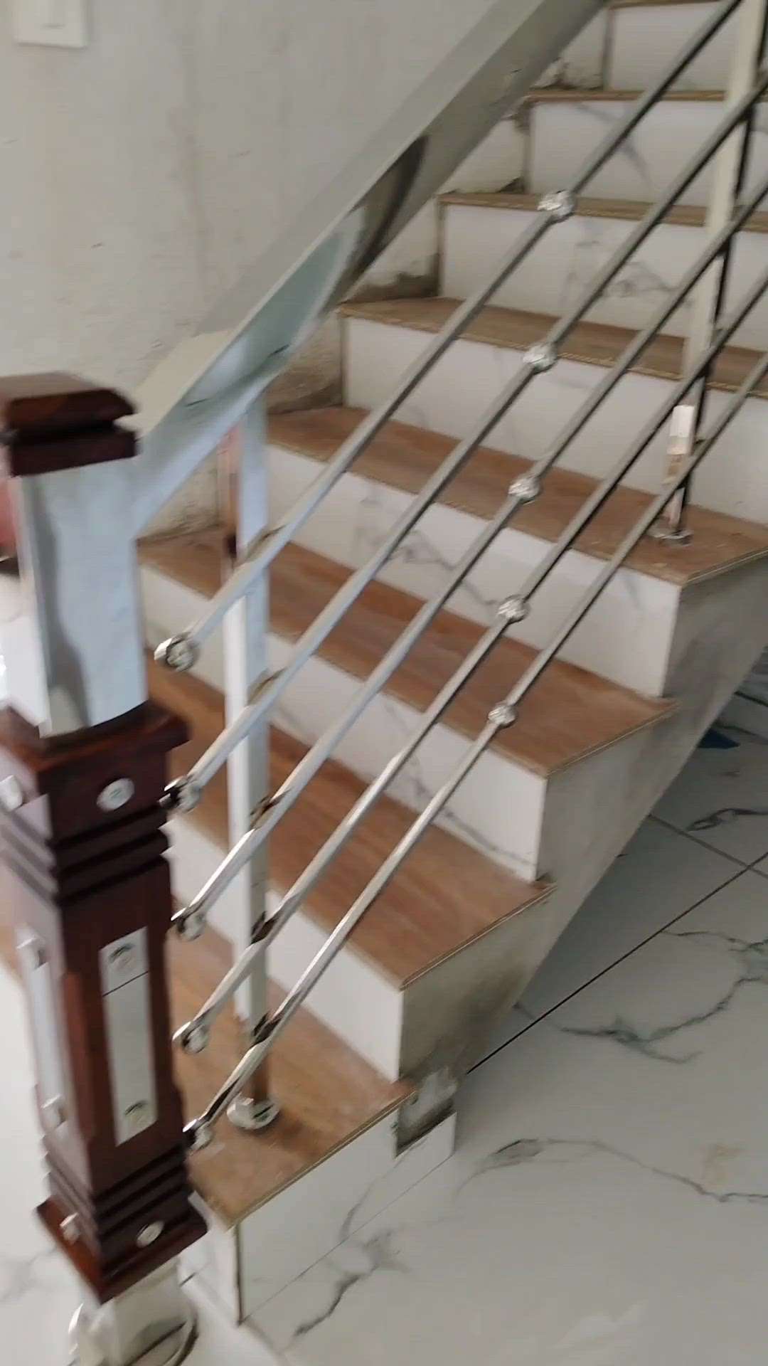 stainless steel staircase  #StainlessSteelBalconyRailing  #steelstaircase  #GlassStaircase