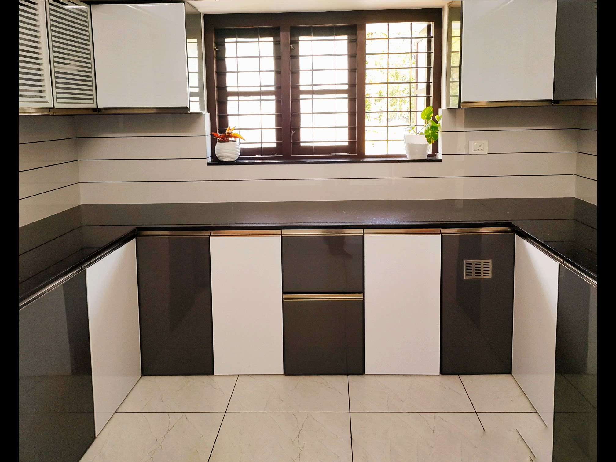 aluminium Modular kitchen.9947989563
 #ModularKitchen  #modularwardrobe  #ClosedKitchen  #KitchenIdeas  #KitchenCabinet  #KitchenRenovation  #KitchenInterior  #wpcwork  #KeralaStyleHouse  #Kollam