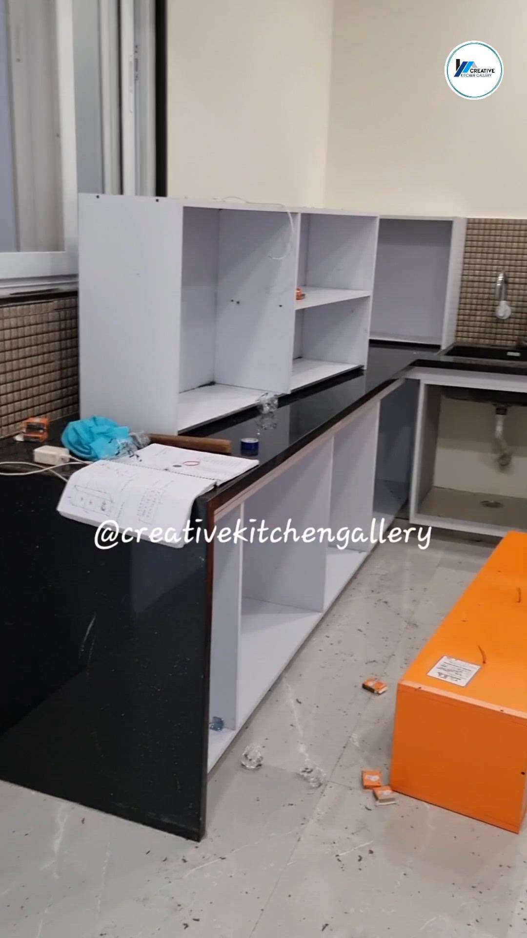 This Modular kitchen completes in only *6* days. Manufactured by Creative Kitchen Gallery, INDORE 
Any Enquiry call Now at +91-8827592545.
C shape  modular kitchen
Design & manufacturing By @creativekitchengallery Indore
CUSTOMER:- aman Ji 
CARCASS:- HDHMR
FINISHES:- Acrylic FINISH @ action_tesa 
HARDWARE:- @HAFAELE 
APPLIANCES :-  @KAFF_CHIMNEY
SITE ADDRESS:- NARIMAN CITY, Indore
.
.
.
.
.
.
.
.
.
.
.
.
.

#kitchendesign #hettichkitchen #indorecity #interiordesign #interiordesigninspirationl 
#Faber #Indore #ebcofindia #women #creativekitchengallery #fabercastell #kitchendesigninspiration #Elica #internationalwomensday2021 #hefele #hettich #faber #Yoga2021