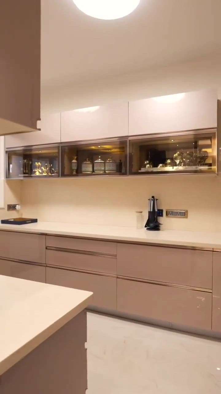 watch this awsome kitchen...
#ModularKitchen 
#InteriorDesigner 
#Architectural&Interior