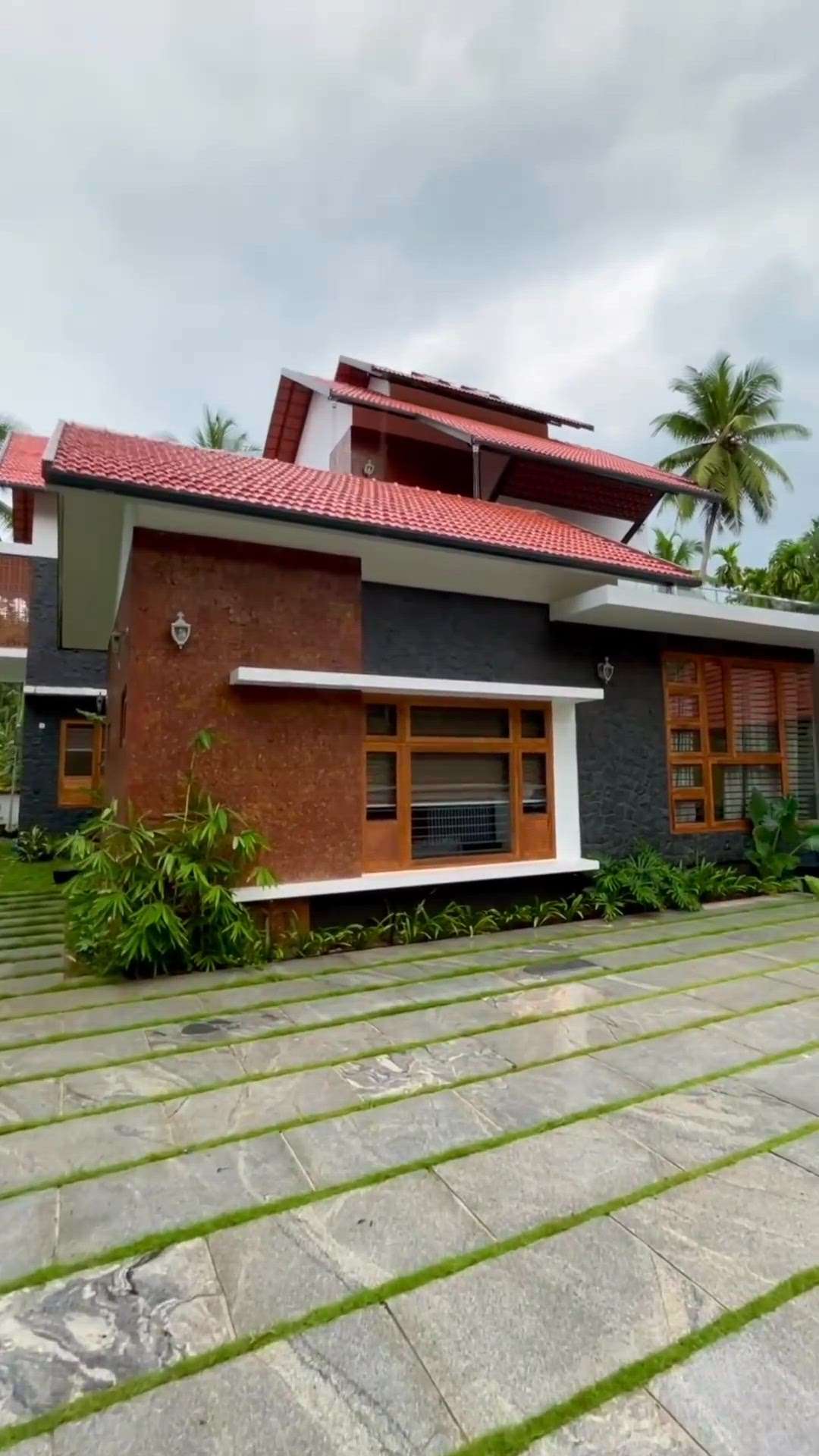 kolo.kerala TROPICAL ARCHITECTURE #

Credits: @uruconsulting_llp

Kolo - India's Largest Home Construction Community

#residence #house #home #tropicalhouse #before&after #courtyard #staircase #home #keralahomes #budgethome #tropicalarchitecture #. #landscapedesign #insideoutside #spaces #instahomes #keralahomes #architecture #homedecor #interiordesign #house #indoorplants #greenhome #decor #artificialgrass