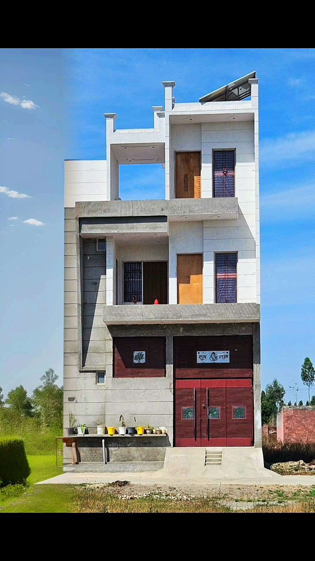 Modern #HouseDesigns

 #gharkanaksha  #frontelevationdesign #architecturedesigns  #modernhouses