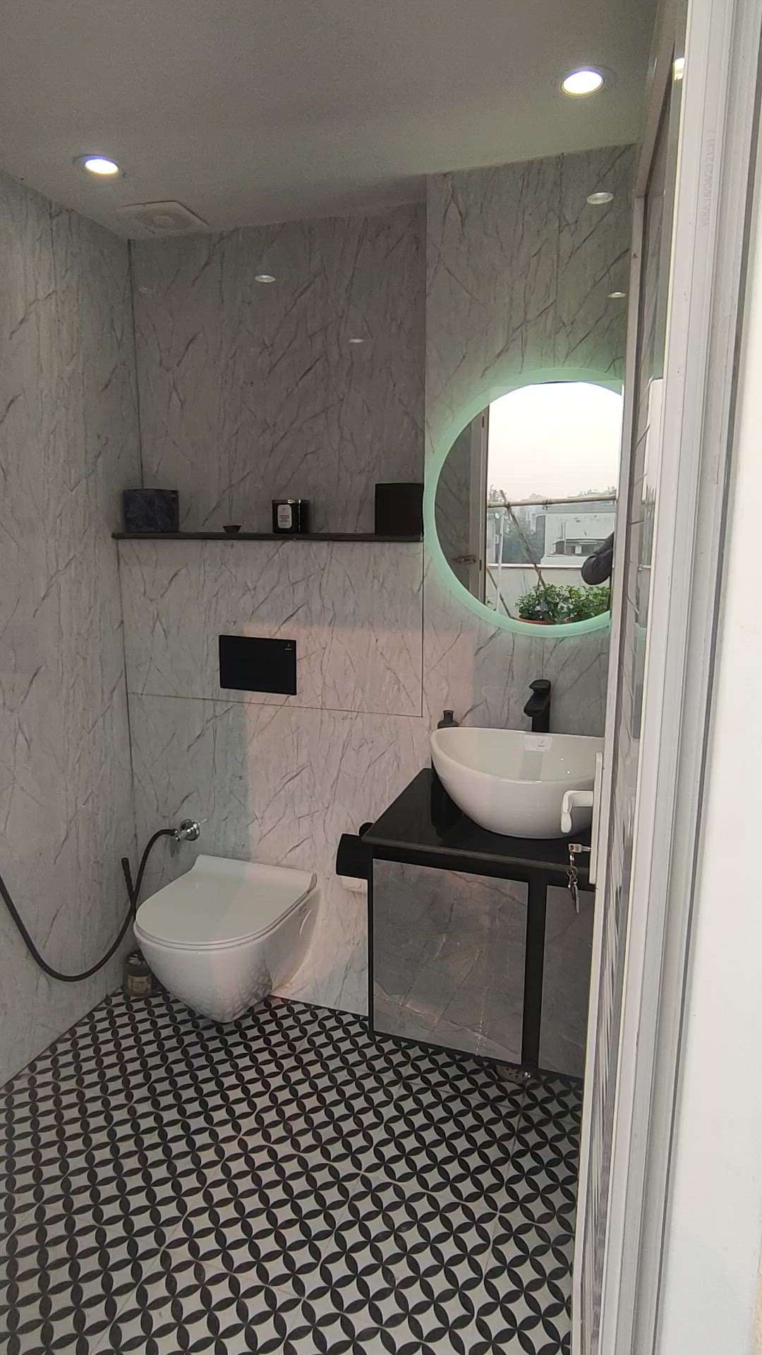 #BathroomDesigns #BathroomTIles #BathroomRenovation #bathroomfaucets  #InteriorDesigner #Architect #Architectural&nterior  #LUXURY_INTERIOR #interiorpainting #bathroomdecor