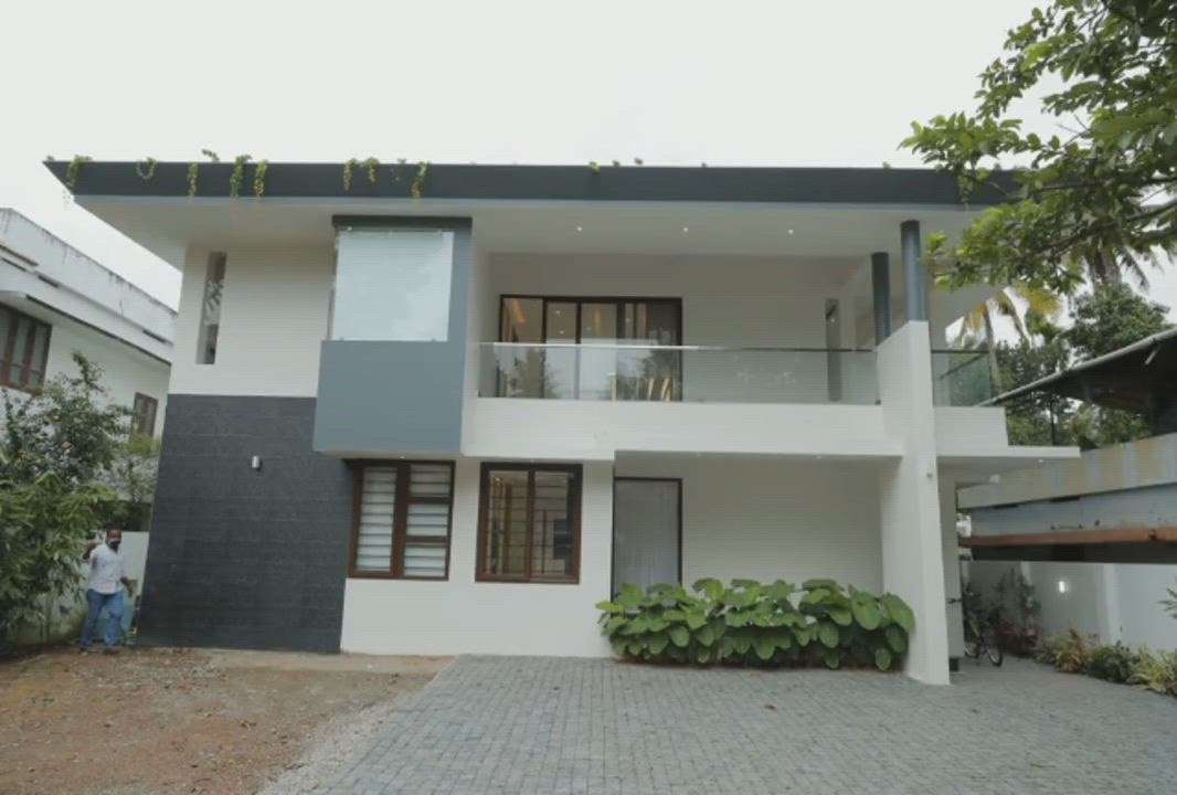 4500 sqft residence of Mr Shahudeen & Nisha @kollam pallimukku