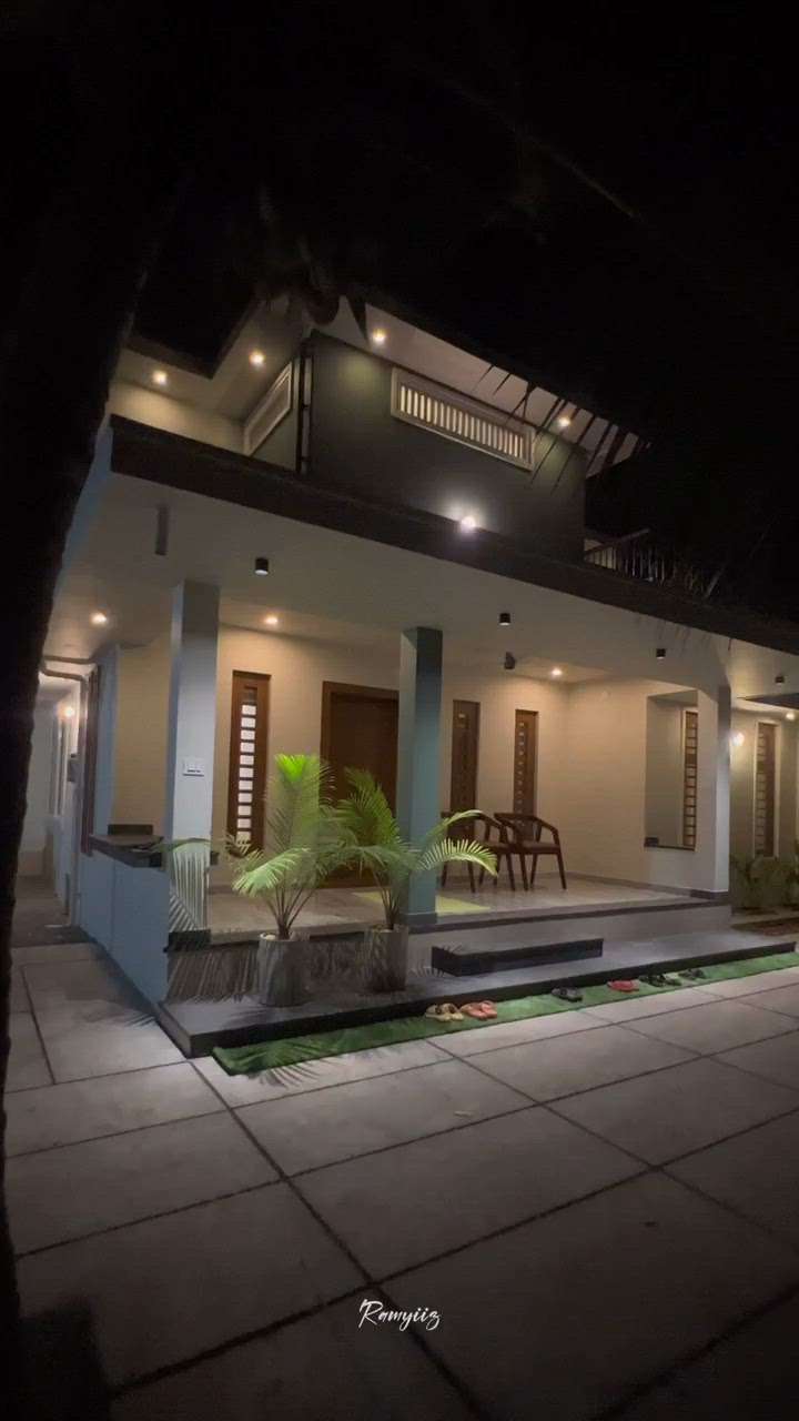 Faris tirur 1300sqft  3bhk contemperary style  #ContemporaryHouse  #KeralaStyleHouse  #InteriorDesigner  #Architectural&Interior  #architecturedesigns  #keralaarchitectures