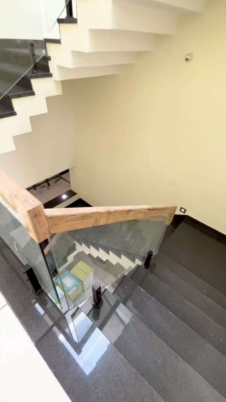 𝗳𝗼𝗿 𝗜𝗻𝗾𝘂𝗶𝗿𝘆📞:-𝟴𝟳𝟳𝟬𝟬𝟳𝟲𝟰𝟵𝟵
Wooden Glass Handrail 
#woodenrailing #handrailsforkings #handrailstaircase #Woodenhandrail #WoodenStaircase #powdercoated #StaircaseHandRail