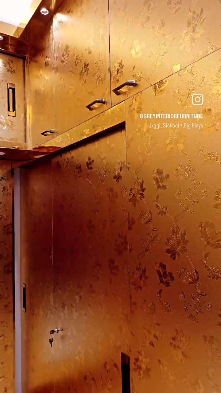 Luxurious Wardrobe Design Golden PVC Laminate Work 
Greyinterior&furniture 
Order Now 8755731716
 #WardrobeIdeas  #SlidingDoorWardrobe  #WardrobeDesigns  #MovableWardrobe  #Modularfurniture  #modularwardrobe