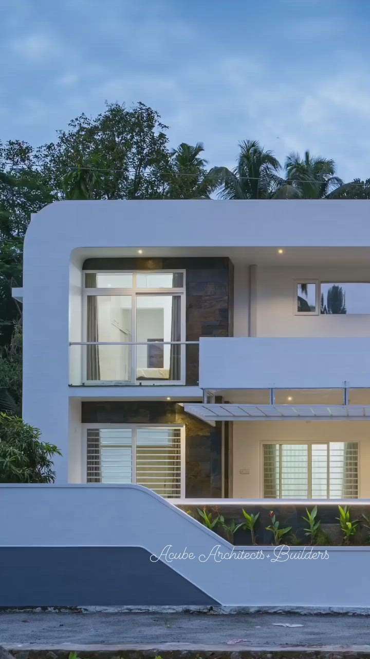 11 cents ..contemporary residence 2700 sqft..
 #keralaplanners  #architecturedaily #modernhouse #uniquedesigns #architecturekerala