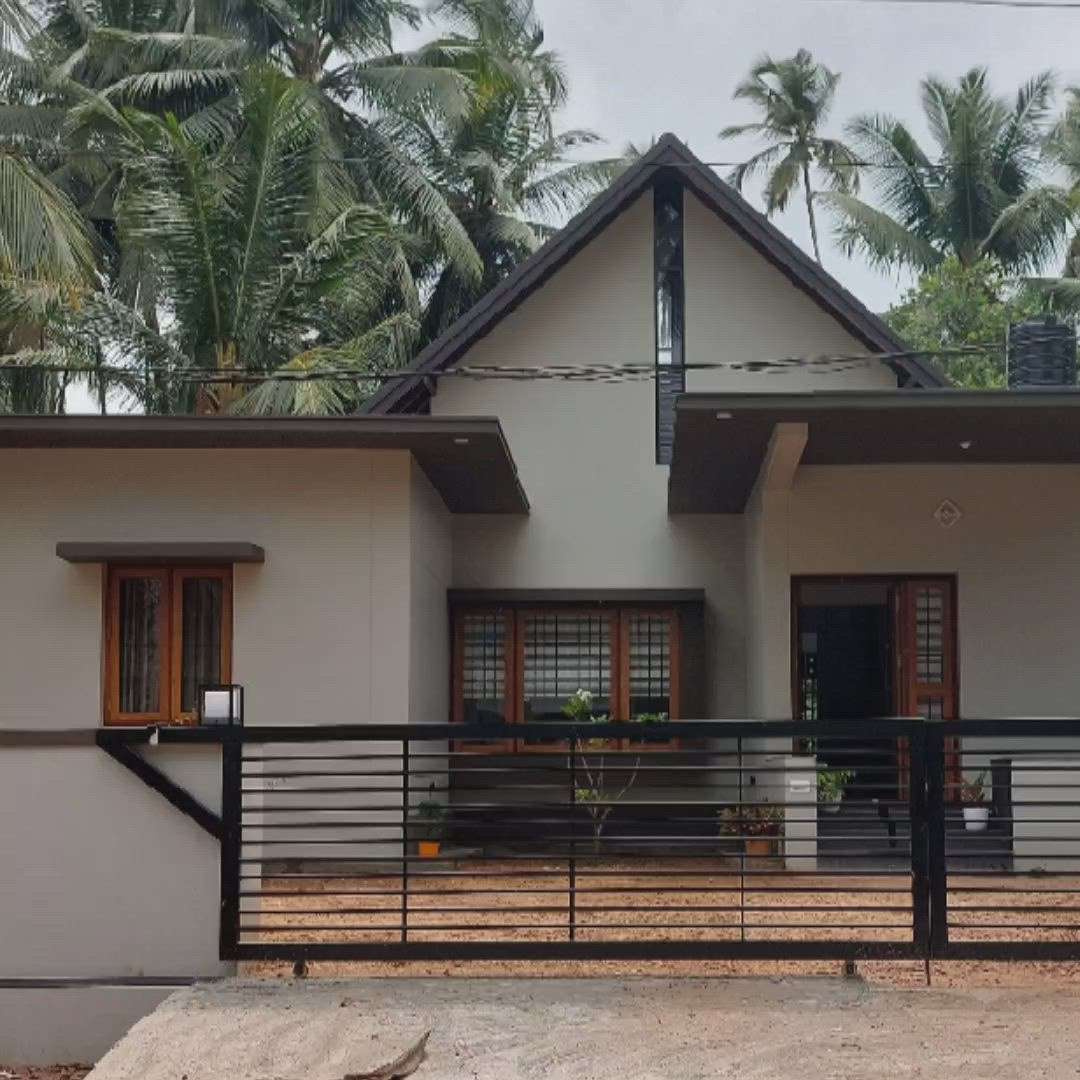 #kolohouse #completed_house_construction  #SlopingRoofHouse  #TraditionalHouse  #modernhouses  #KeralaStyleHouse