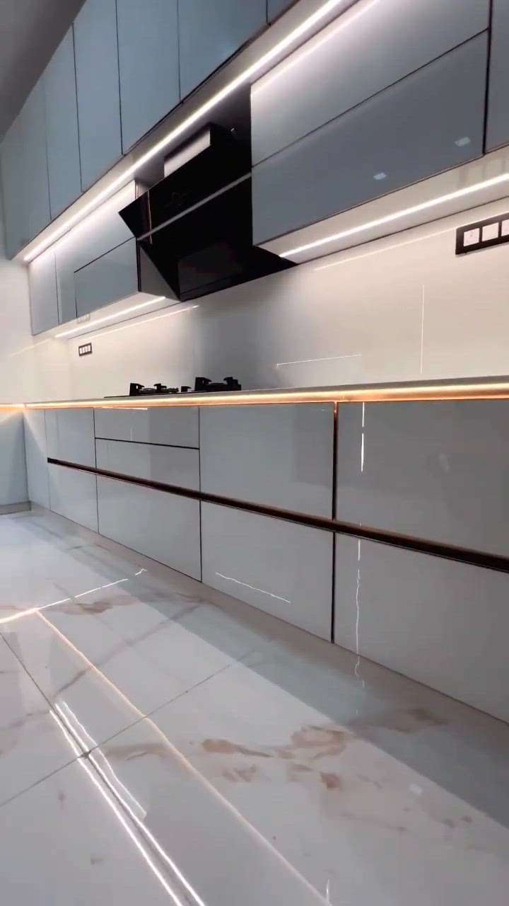 Discover our Modular kitchen set up for your dream home.
 we offer customized kitchen set up with glossy finish,super storage, strong and elegant worktop which also includes layered lighting

Follow on Instagram - montage_furniture
.


.
.
#KitchenIdeas #ModularKitchen #KitchenCabinet #mordenkitchen #KitchenInterior #HomeDecor #InteriorDesigner