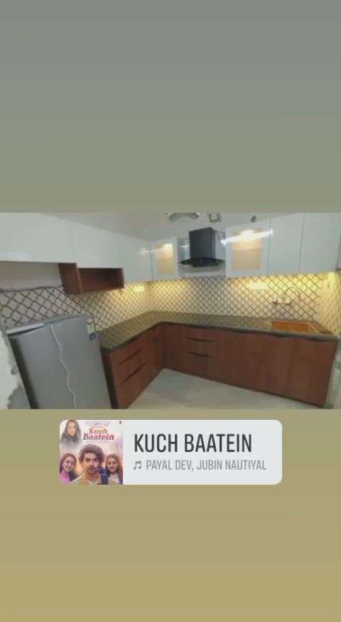 modularkitchendesignJaipur #kitcheninteriors design #LargeKitchen video #modular kitchen design #KitchenIdeas  #hi glossy mica kitchen design #acrylic mayka kitchen design #acrylic sheet #