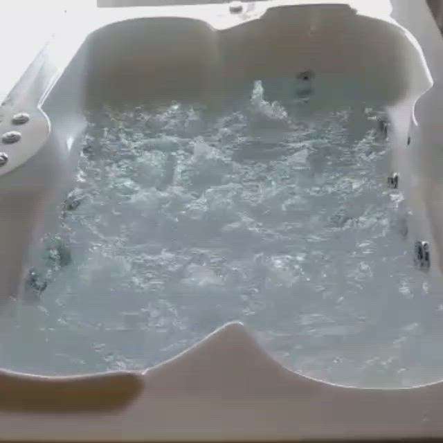 jecozy bath tub.....