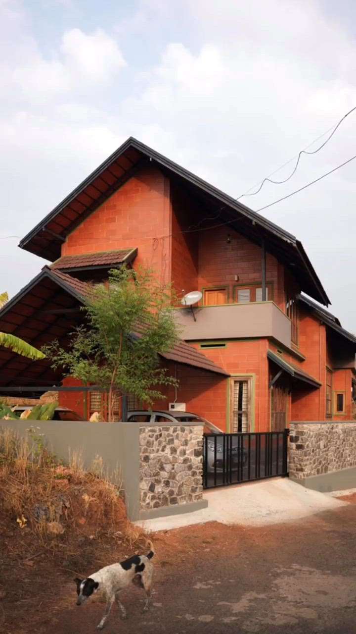 Santhosh’s Residence

Location: Mannarkkad

Firm: barefoot architects
@barefoot.architects