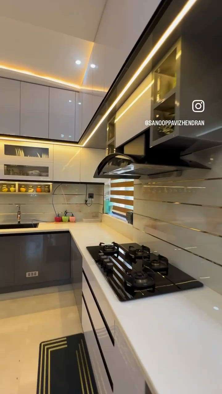 Modular kitchen cabinets for home  #ClosedKitchen  #KiIdeas  #LShapeKitchen