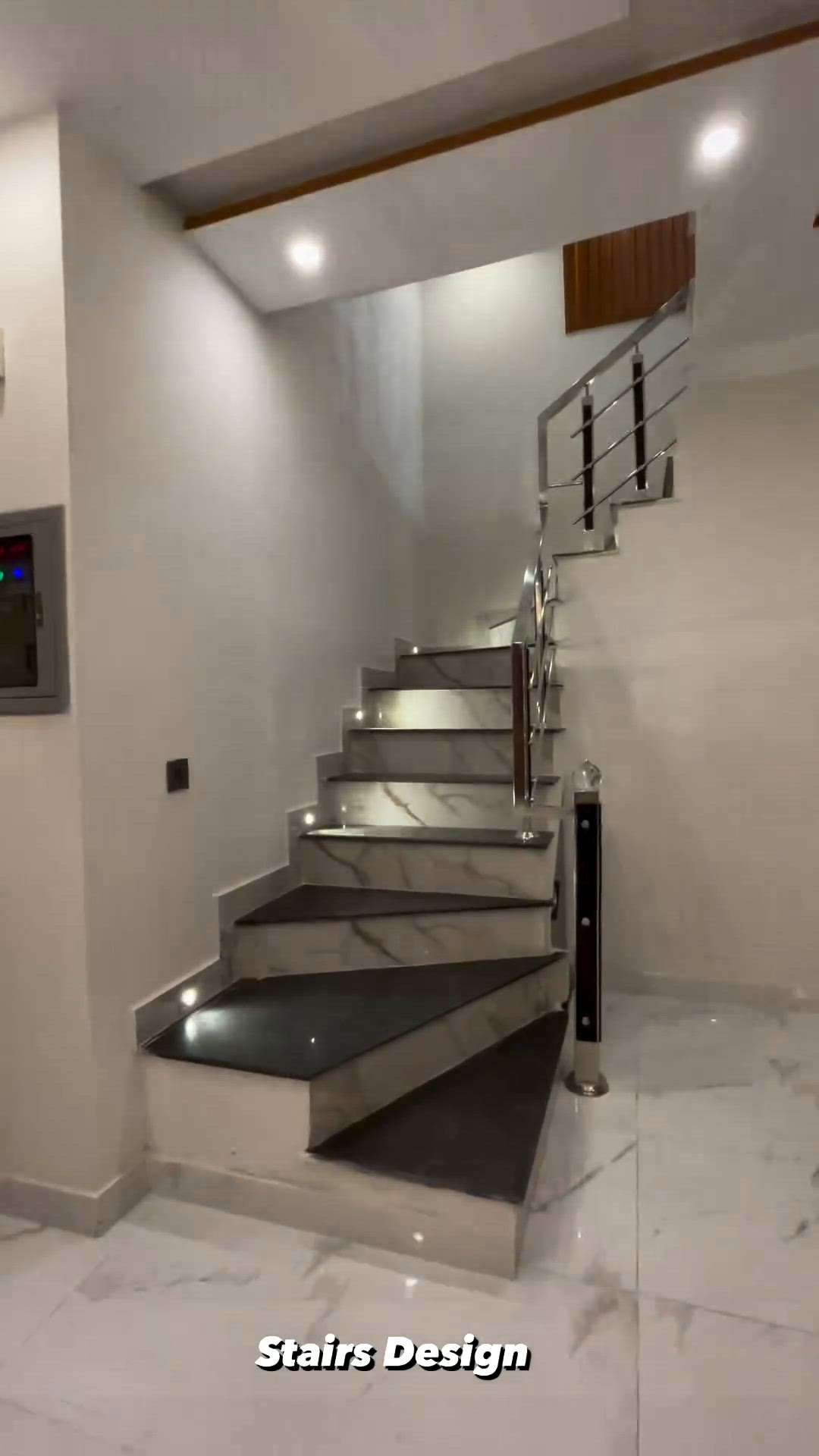 #StaircaseDecors  #GlassHandRailStaircase  #StaircaseDesigns  #StaircaseDecors  #InteriorDesigner  #homeinterior  #HomeDecor