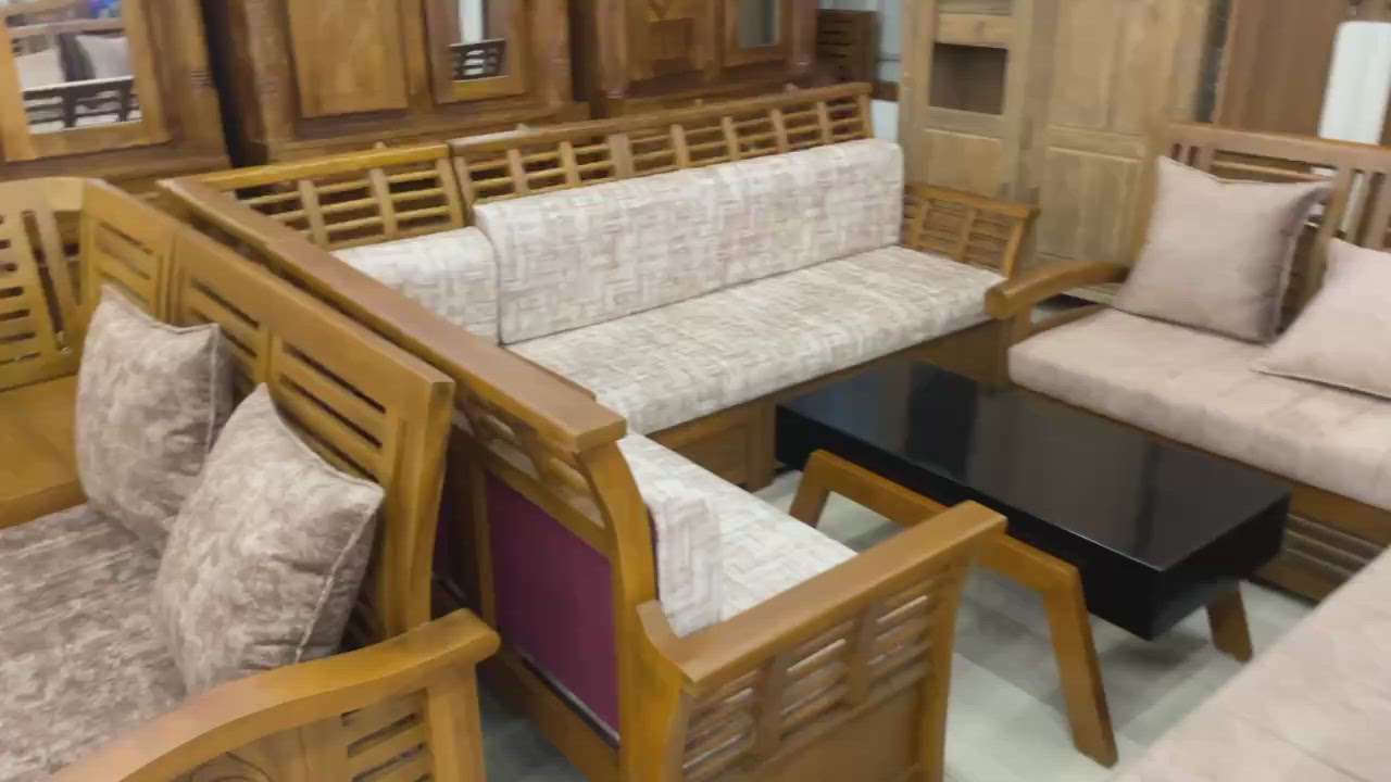 Corner sofas
Wooden sofas
Room size available