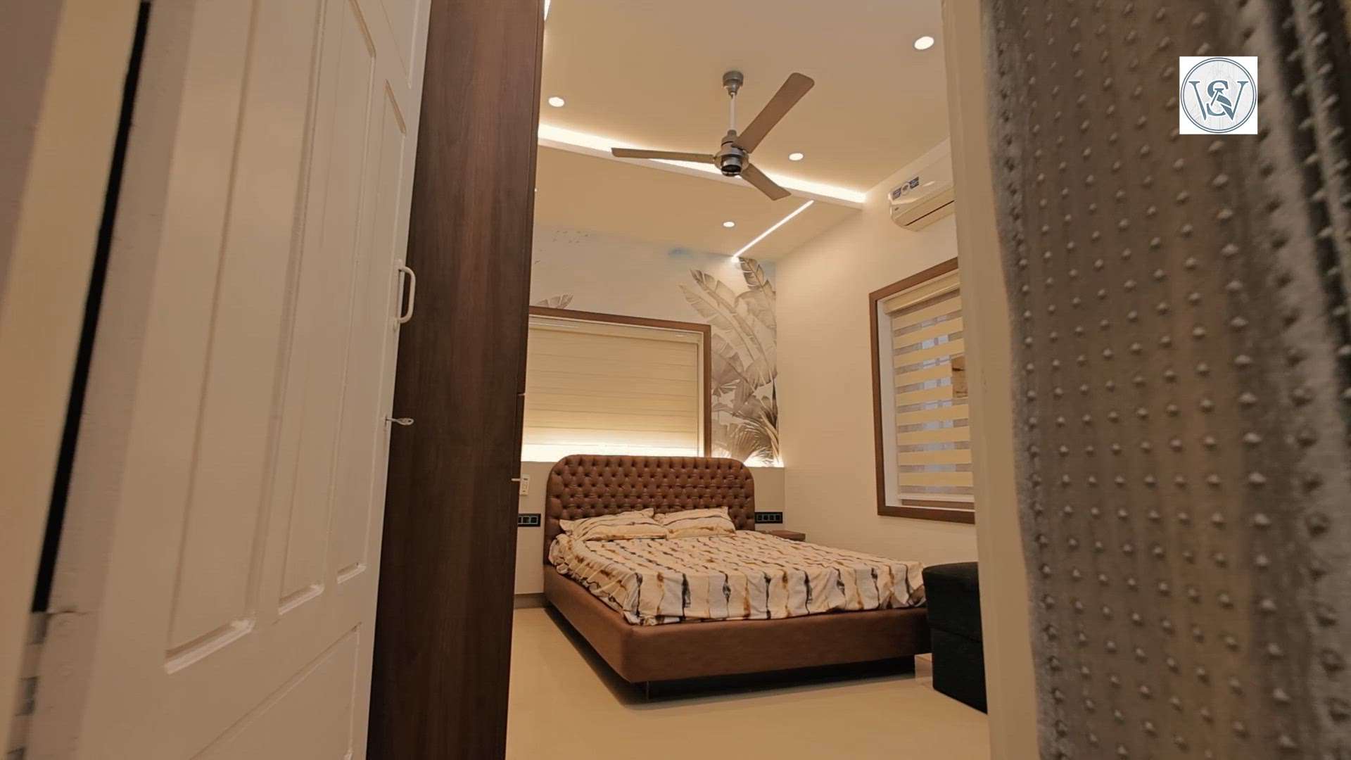 #bedroomspace #modernhome #MasterBedroom  #BedroomDecor  #InteriorDesigner  #topical  #keralaarchitectures