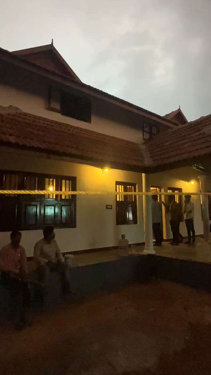 Traditional nalukettu ..
Finishing stage..
 #TraditionalHouse  #NALAKATH  #nadumuttam  #KeralaStyleHouse  #keralatraditionalmural