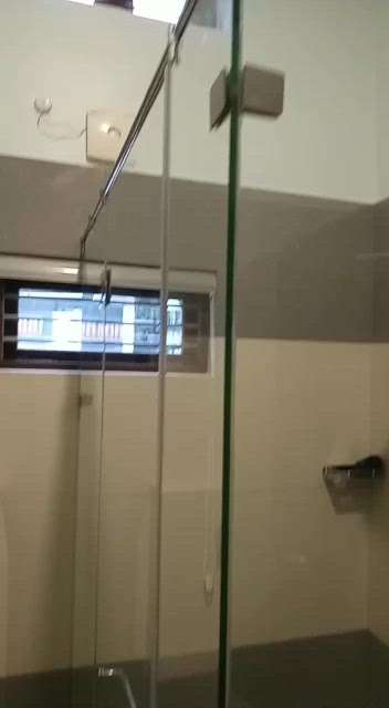 Glass bathroom partition