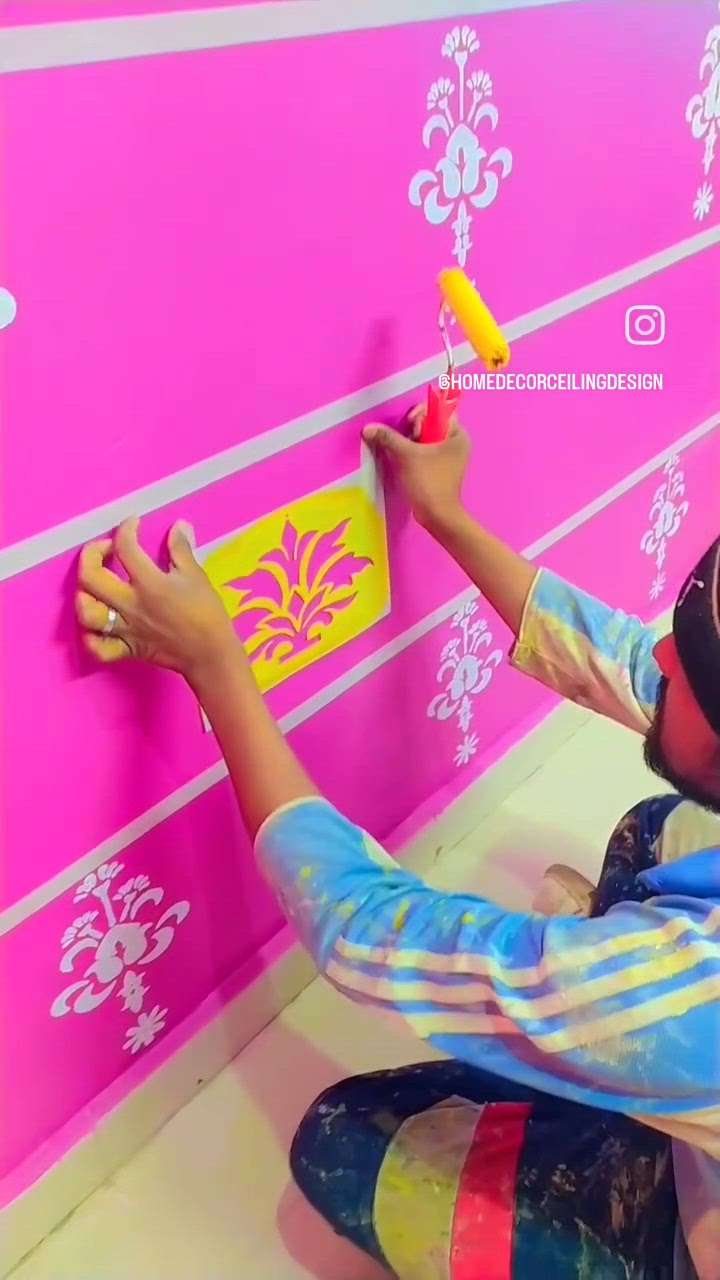 Colour work stencil art' 👇❣️
 #artwork  #wall_art   #Painter  #AcrylicPainting  #TexturePainting
#LivingroomTexturePainting  #WindowPainting #WallPainting #painters #painterslifestyle  #paintershouse  #painterscommunity  #paintershelper