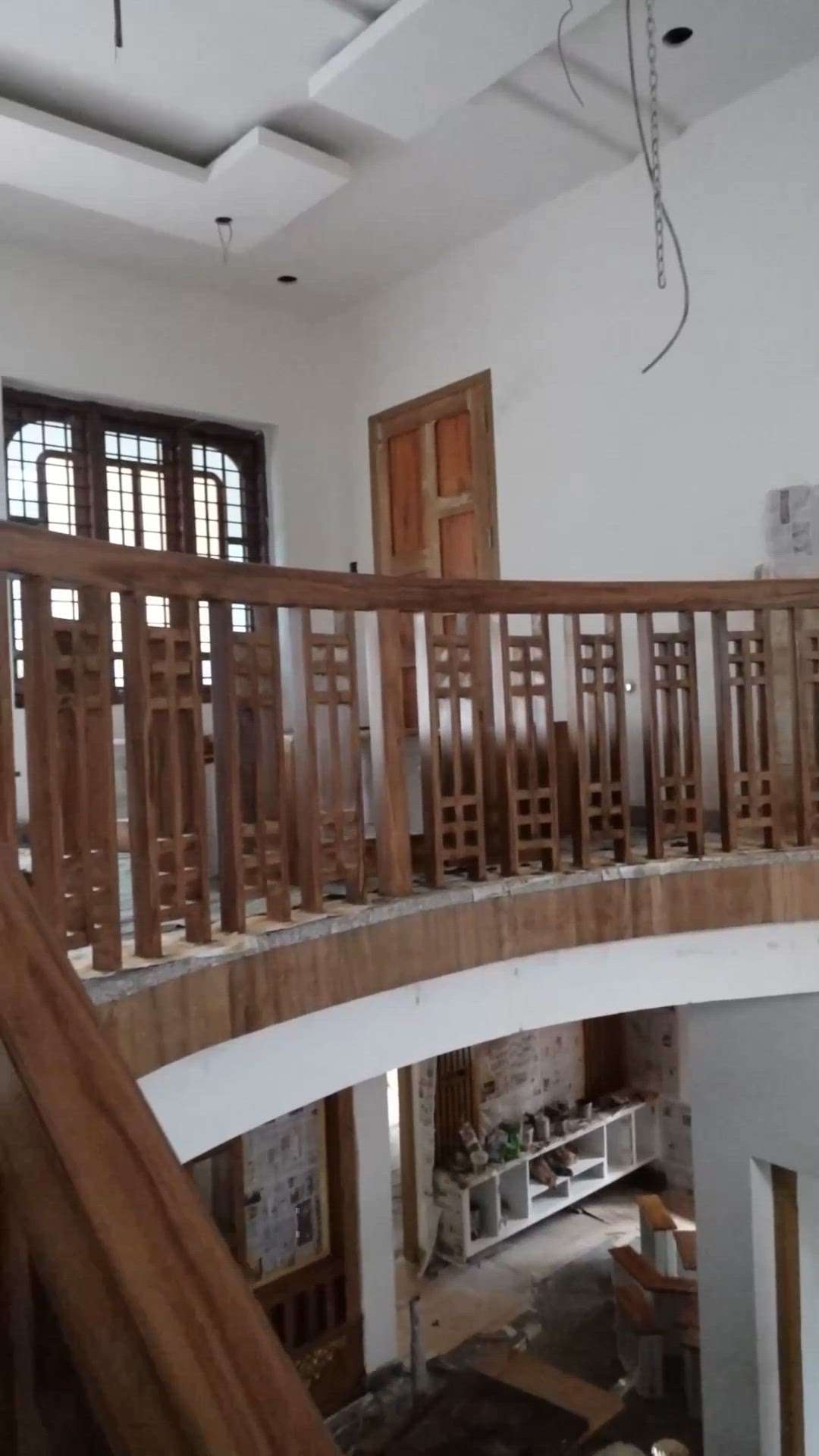 #StaircaseDecors  #ContemporaryHouse #moderndesign #wood #woodenrailing #keralastyle #TraditionalHouse