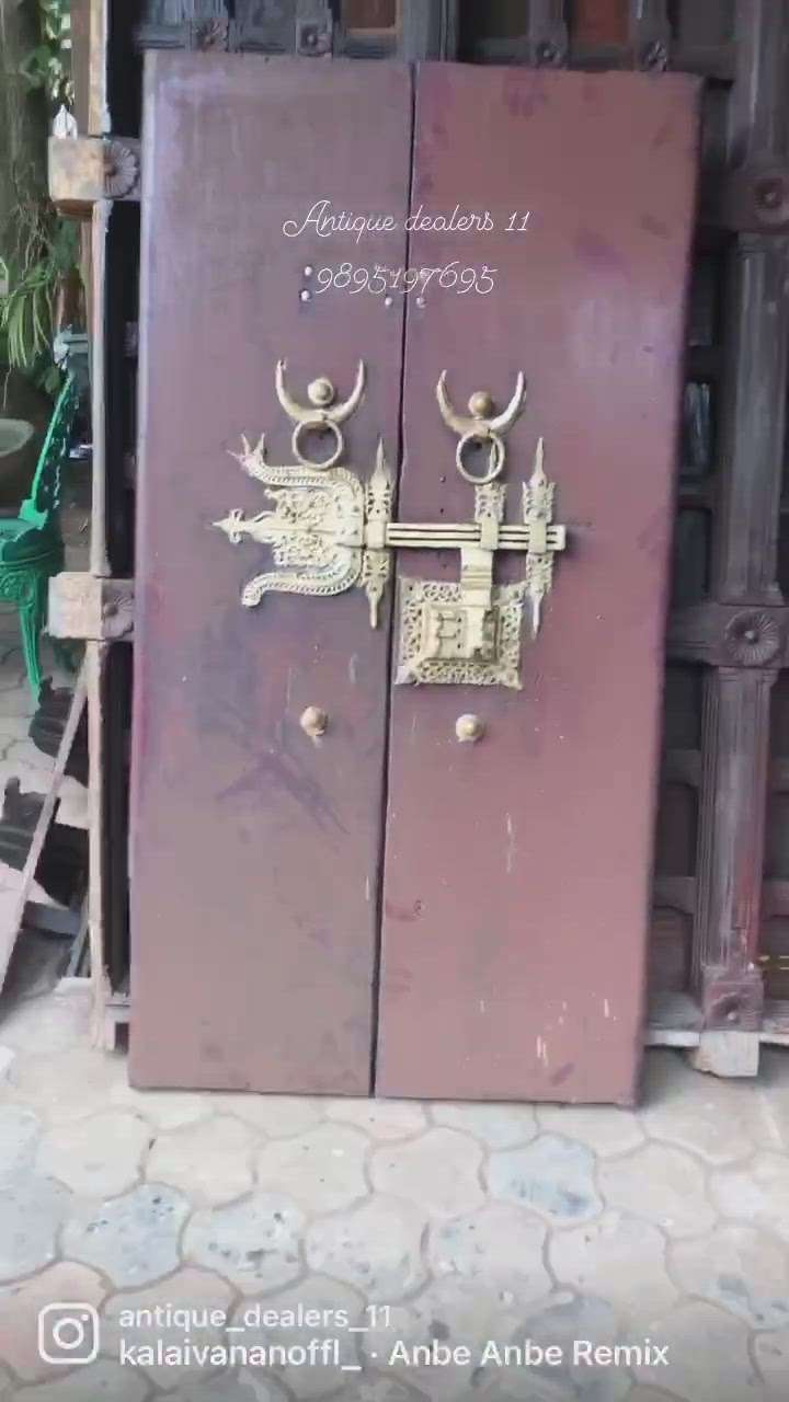 Antique wooden door 
All India delivery available 
For more information on WhatsApp no 
9895197695