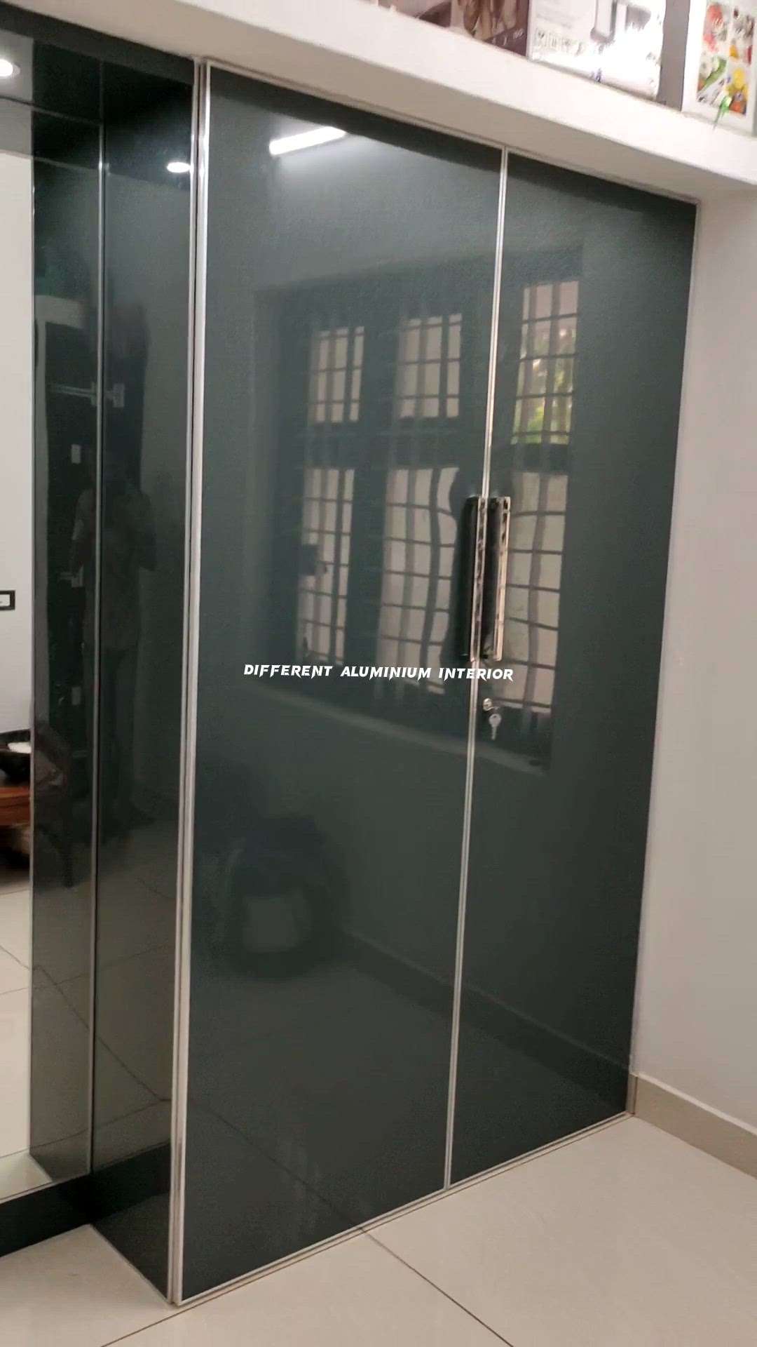 Dressing cupboard with mirror unit😍more details👉9946274303
#creatorsofkolo #interiortrendz #WardrobeDesigns #interiores #aluminium #fabrication