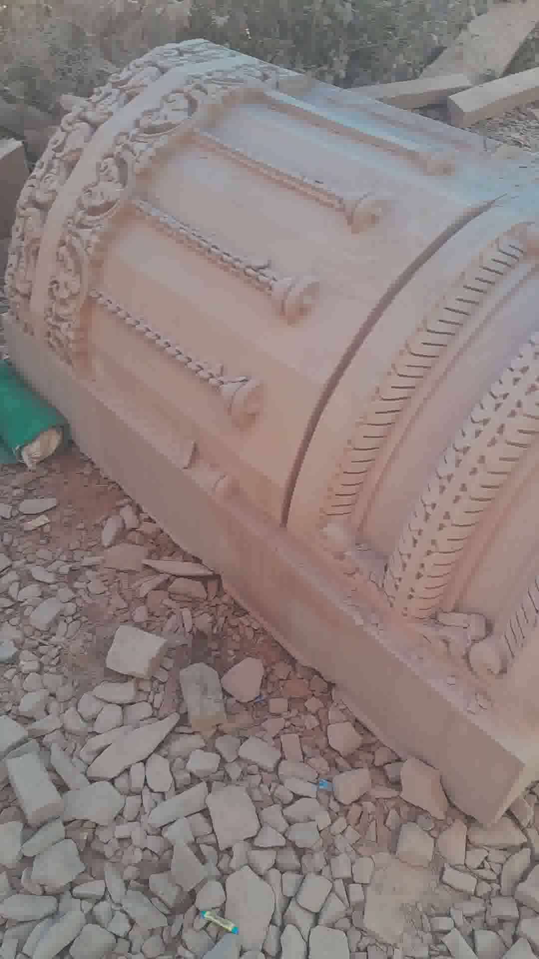 Pillar carving work