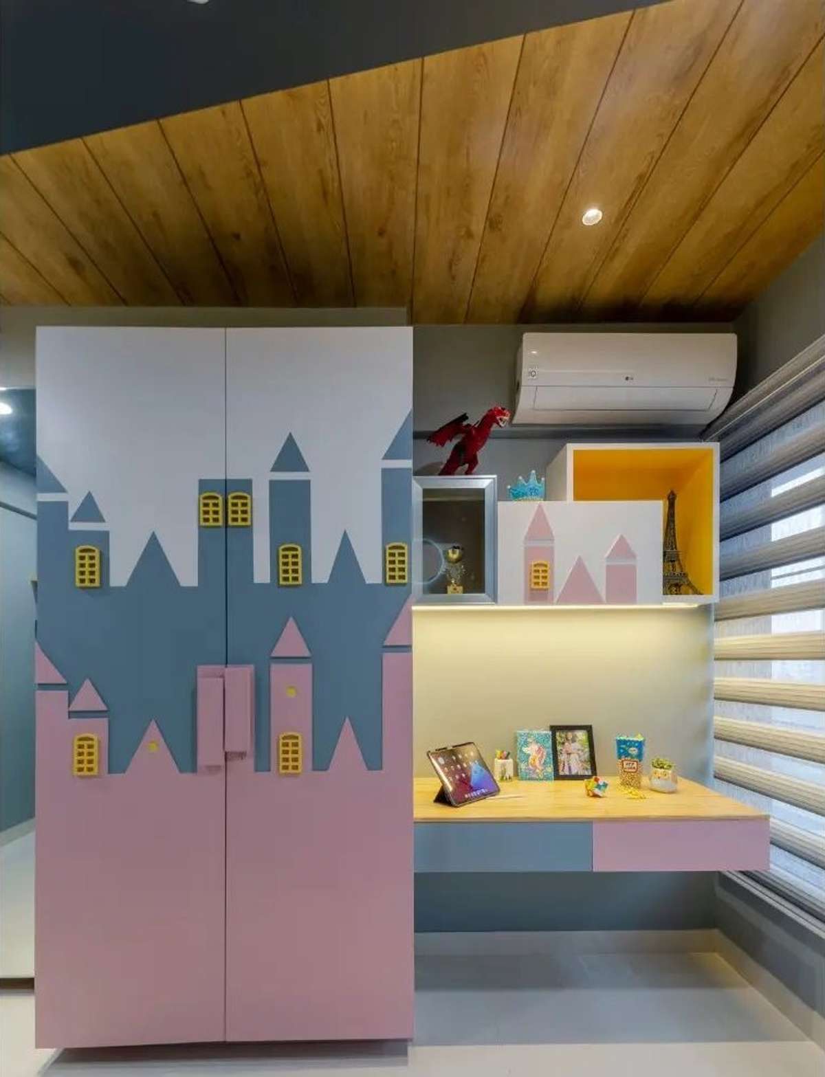 Furniture, Storage, Bedroom, Wall Designs by Interior Designer Deepali Kashyap, Ghaziabad | Kolo