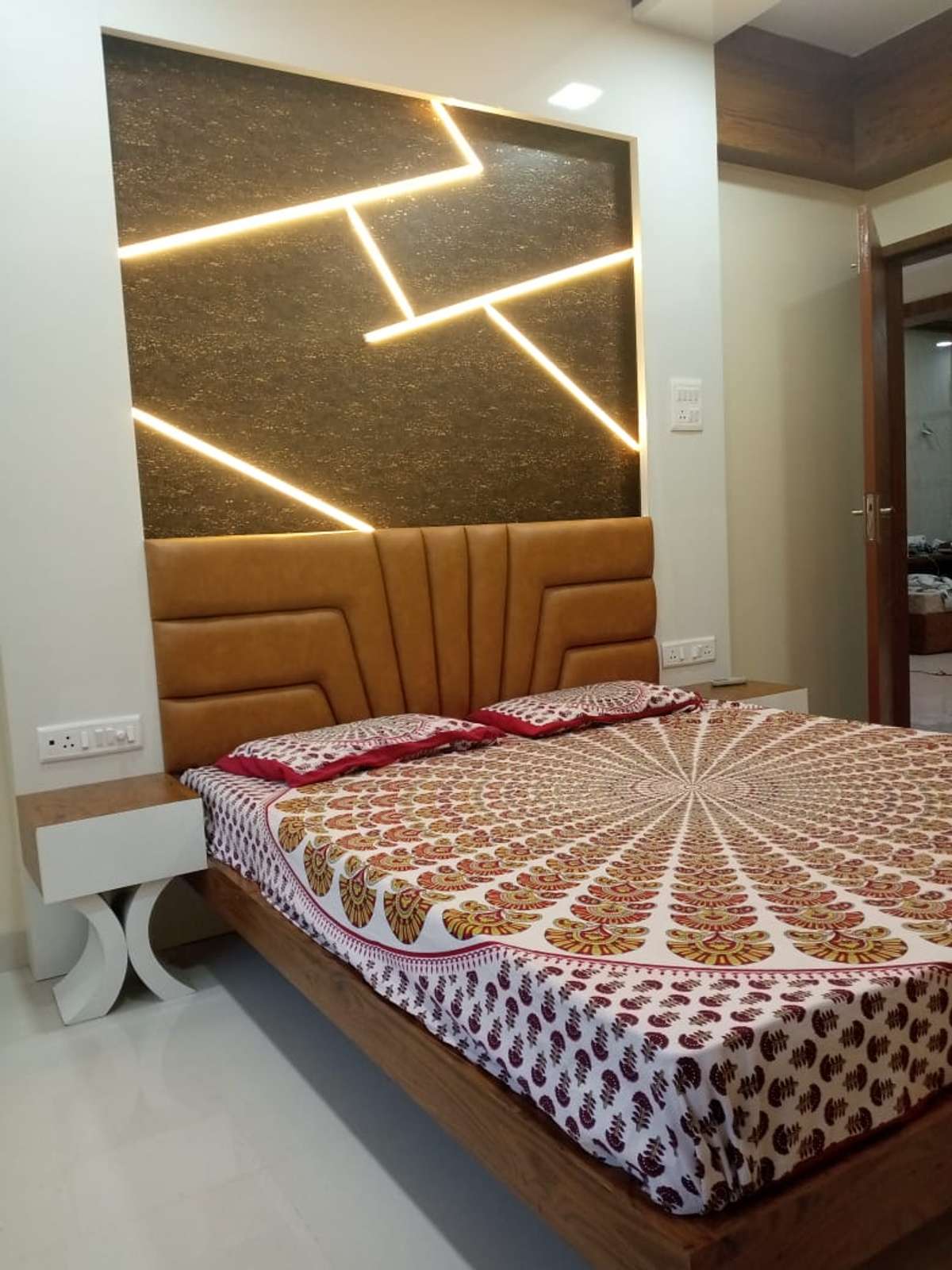 Furniture, Storage, Bedroom, Wall, Lighting Designs by Contractor Surendra Chouhan, Ujjain | Kolo