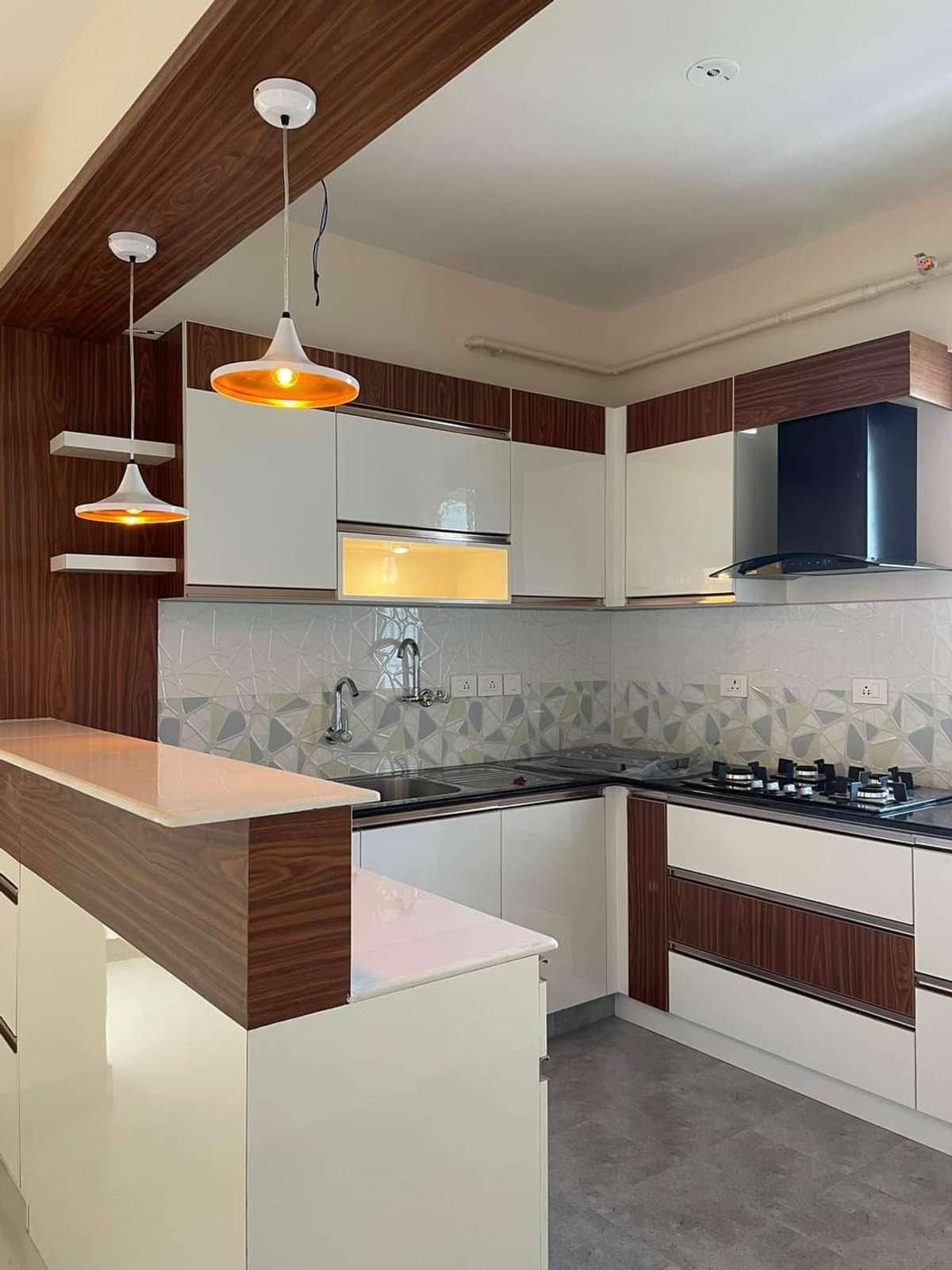 Kitchen, Storage Designs by Contractor modernedge interior, Gautam Buddh Nagar | Kolo