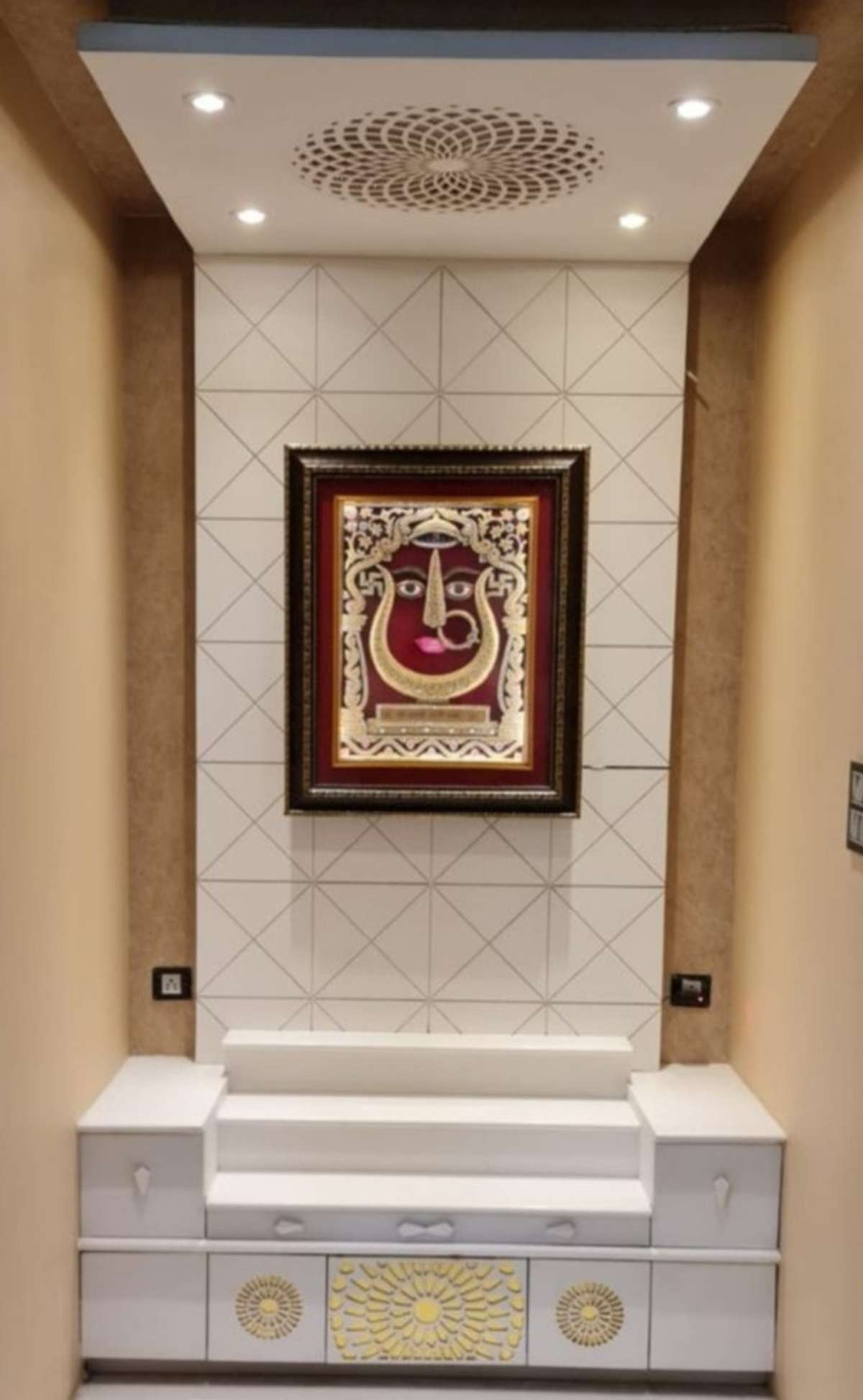 Prayer Room, Storage Designs by Contractor Modern Interior Resolution, Delhi | Kolo